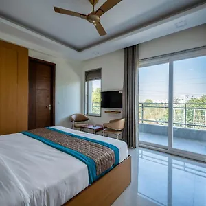 Hotel The Palms I Near Medanta Medicity I Sec-38